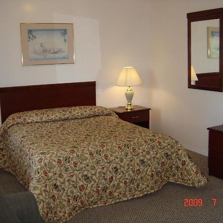 Beachside Motel Penticton Exterior photo