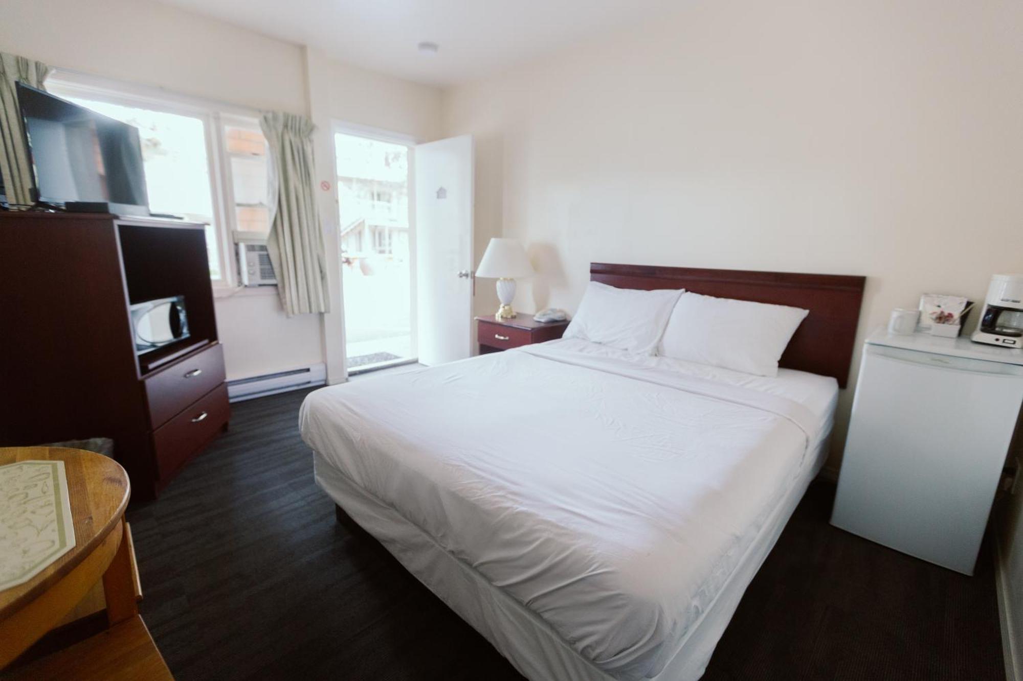 Beachside Motel Penticton Exterior photo
