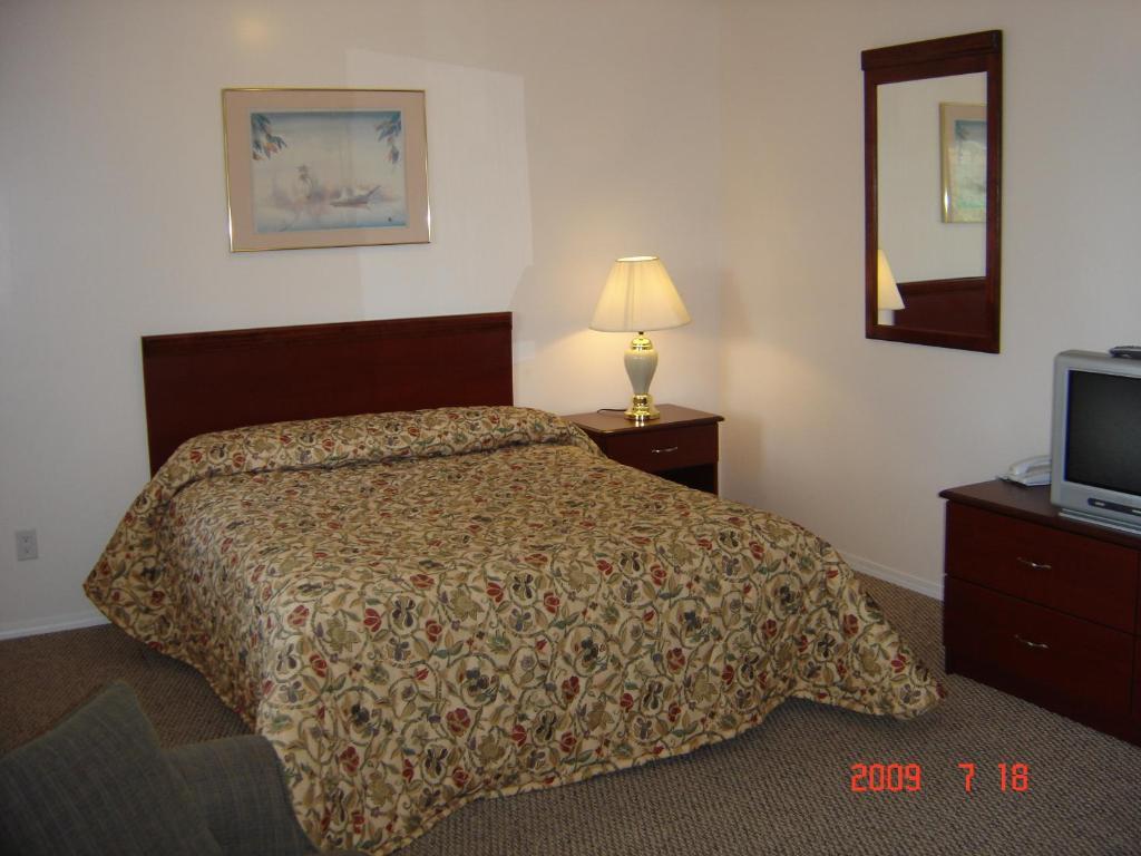 Beachside Motel Penticton Exterior photo